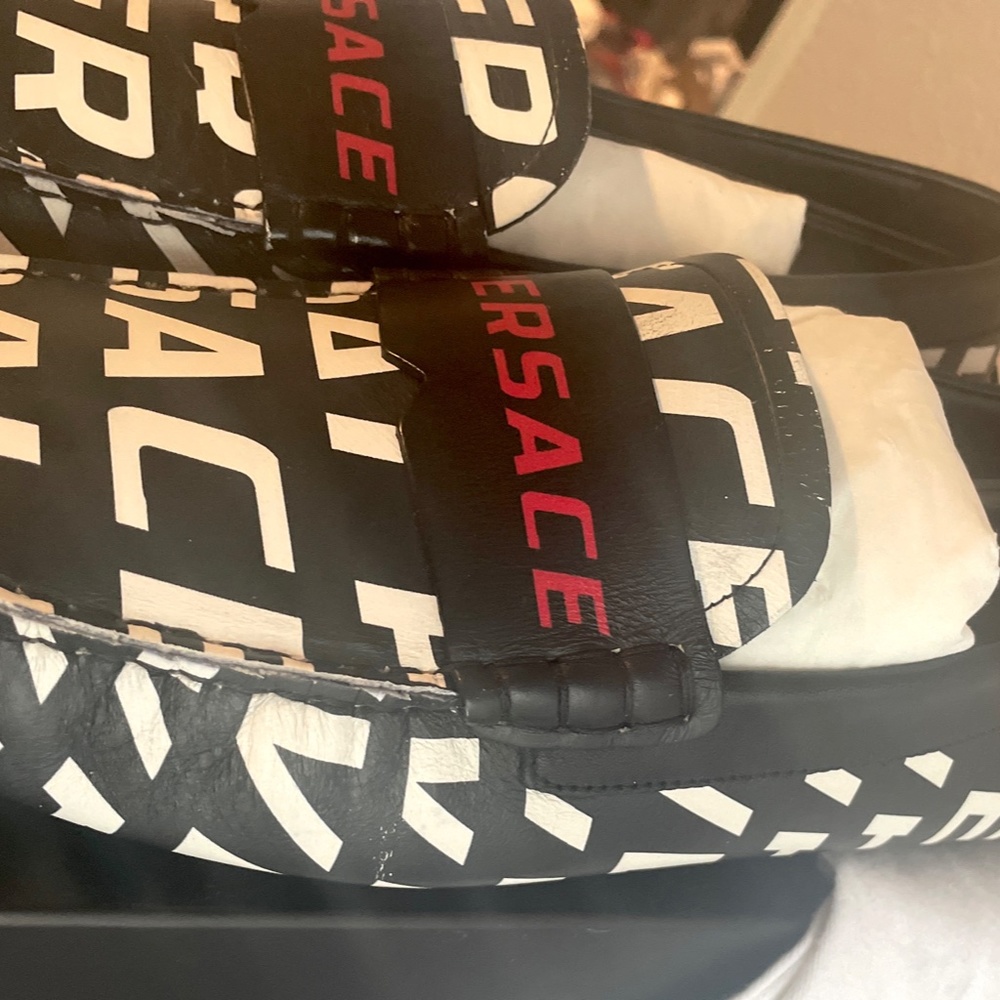 MEN'S VITELLO ST. VERSACE LOGO Speed Driving Loafer WHT/BLK/RED (2018) - Picture 5 of 6